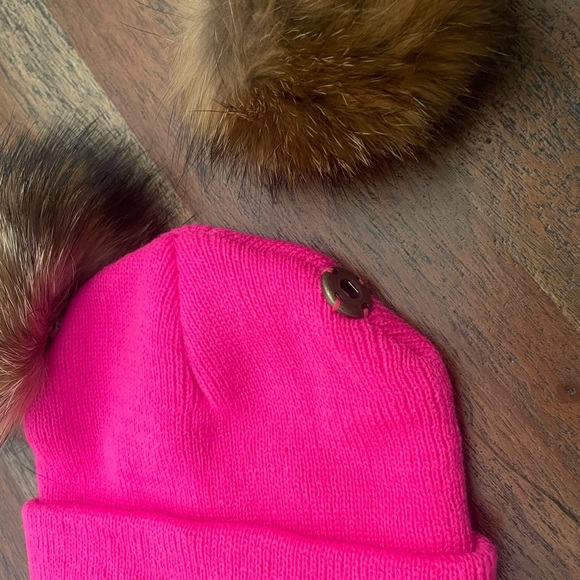 Baby 0-2 year winter beanie with two fur pompoms - Picture 4 of 8